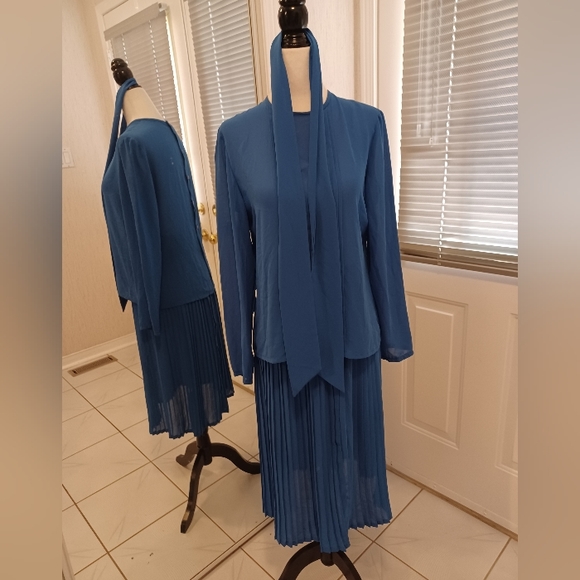 4/$60 Sheer Blue Three Piece Dress (Skirt, Blouse, Belt) - Size 12 - Picture 3 of 11